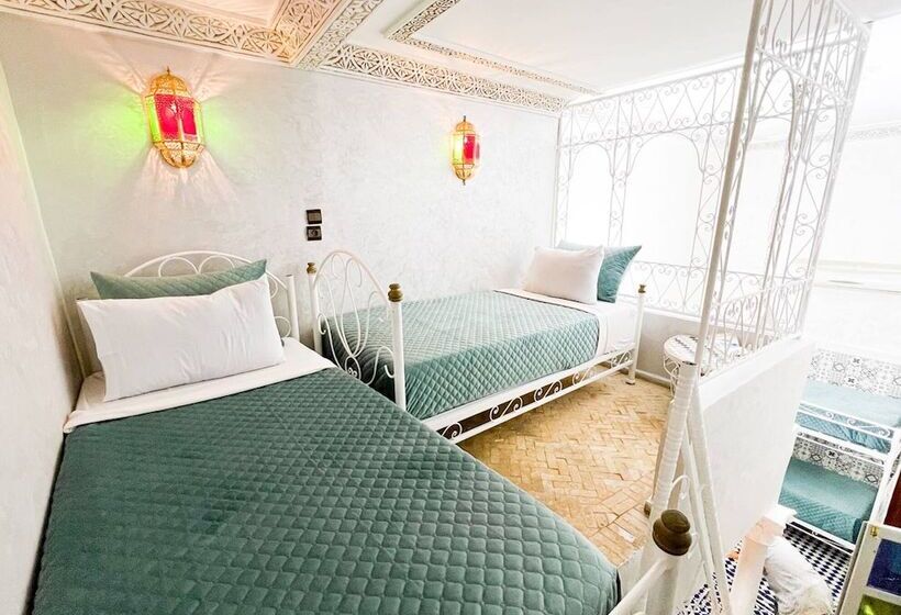 تختخواب در اتاق مشترک, Riad Verus