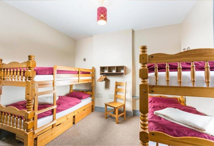 Четырехместный Номер Стандарт, Llangollen Hostel Self Catering   All Private Bedrooms