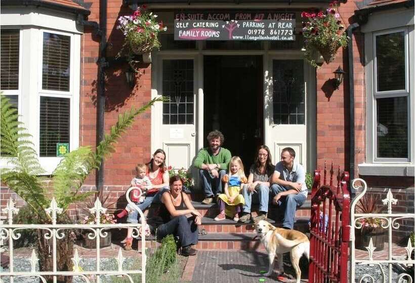 Четырехместный Номер Стандарт, Llangollen Hostel Self Catering   All Private Bedrooms