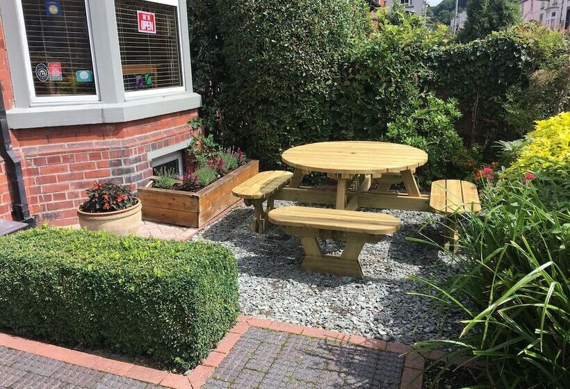 Четырехместный Номер Стандарт, Llangollen Hostel Self Catering   All Private Bedrooms