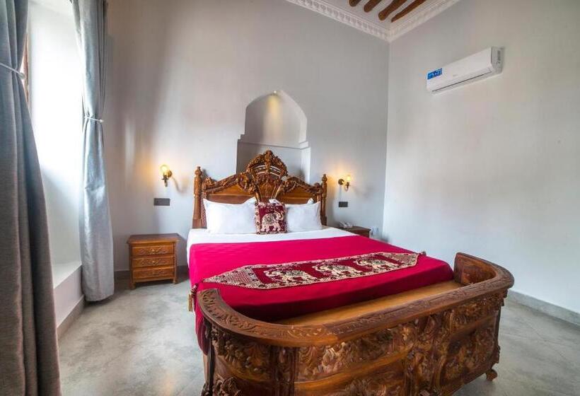 Номер Стандарт Вид на Город, Tembo House