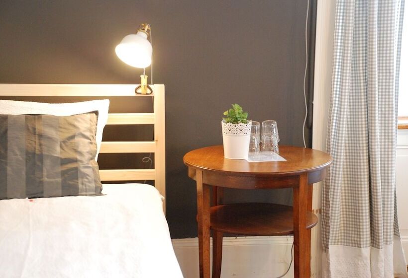 اتاق استاندارد چهارنفره با سرویس بهداشتی مشترک, The Bed + Breakfast