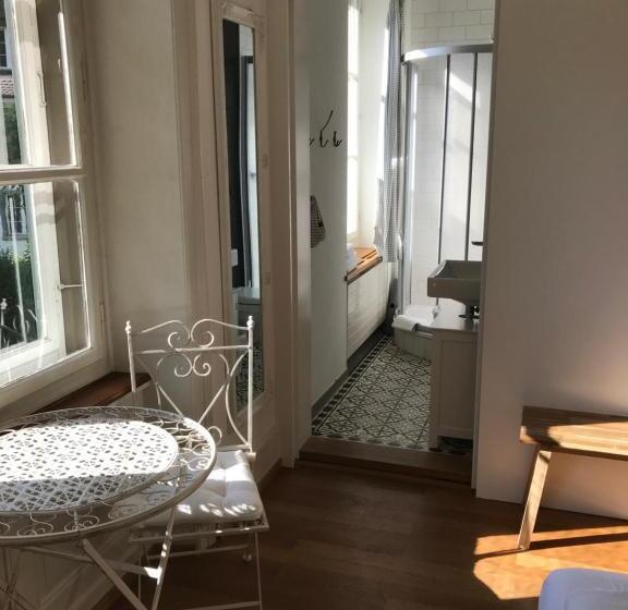 اتاق استاندارد, The Bed + Breakfast