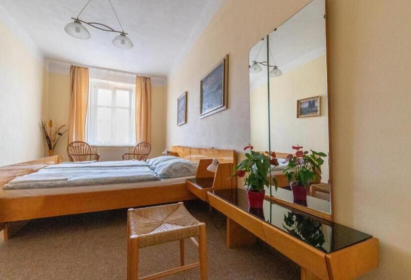 آپارتمان 2 خوابه, Hostel Dakura