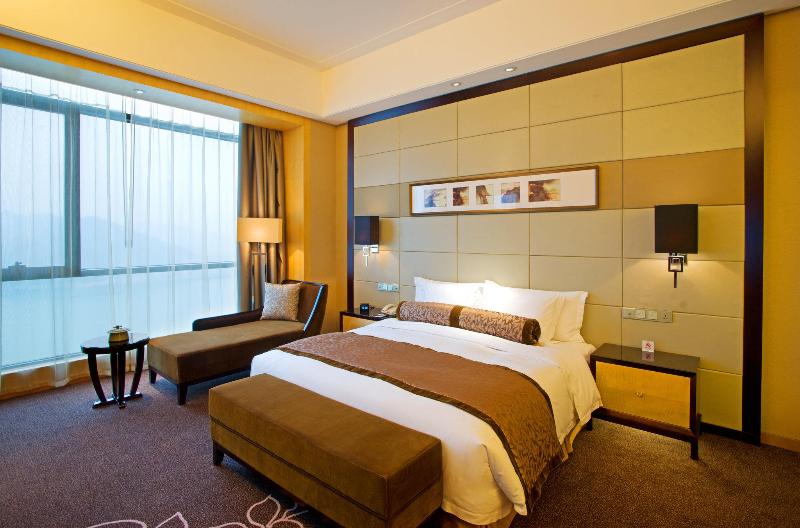 سوئیت با چشم‌انداز رودخانه, Crowne Plaza Yichang, An Ihg