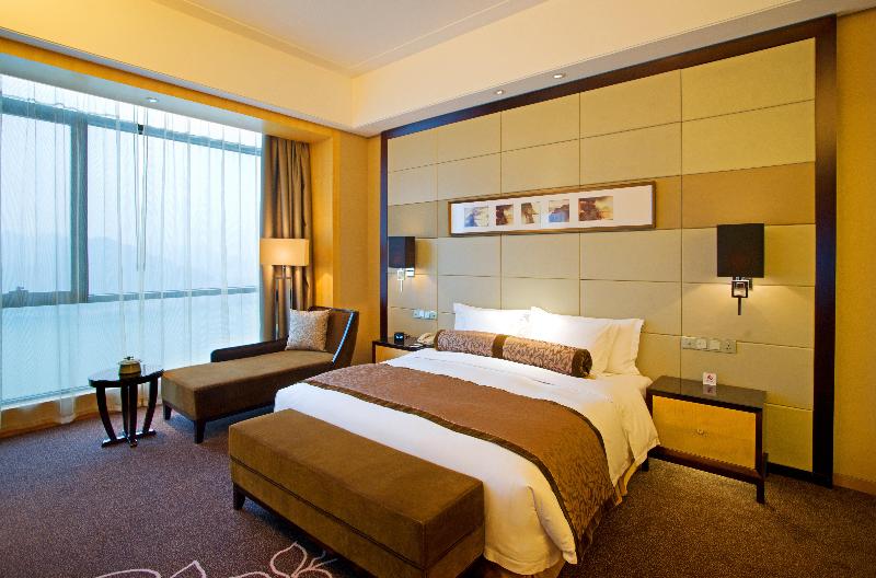 سوئیت با چشم‌انداز رودخانه, Crowne Plaza Yichang, An Ihg