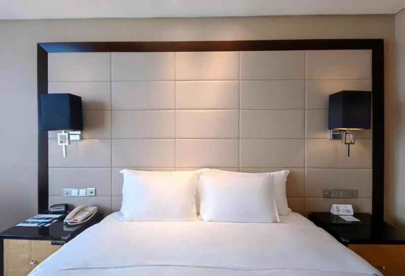 اتاق استاندارد با تخت بزرگ, Crowne Plaza Yichang, An Ihg