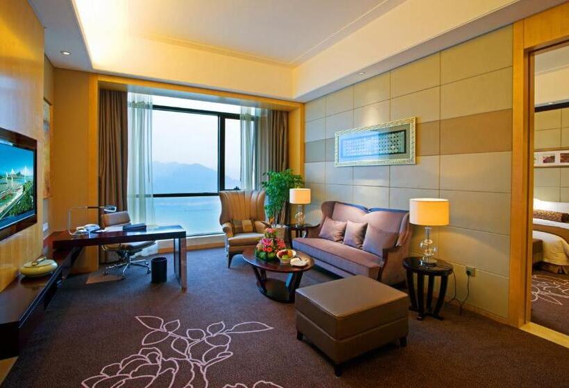 سوئیت با چشم‌انداز رودخانه, Crowne Plaza Yichang, An Ihg