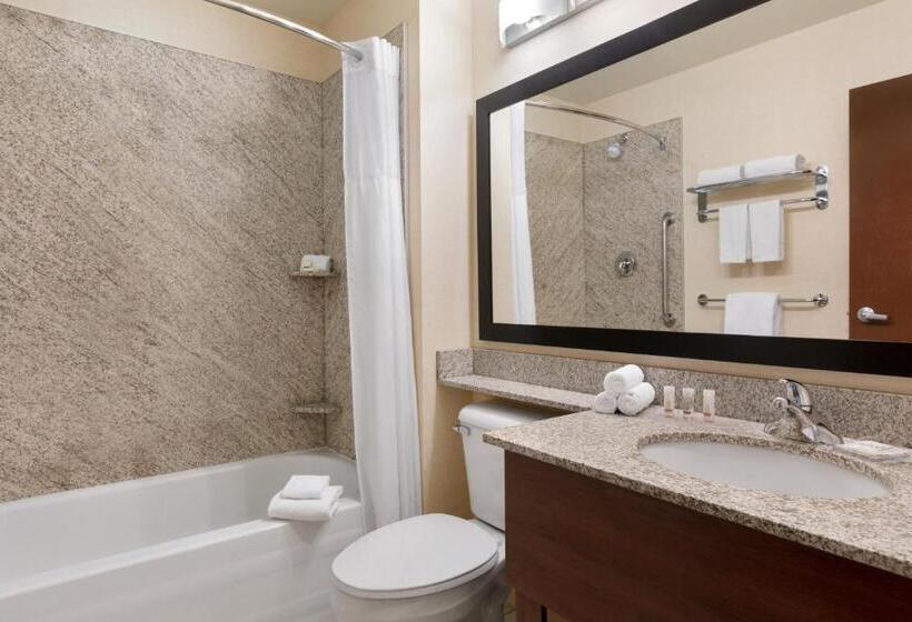 Люкс Премиум, Days Inn & Suites By Wyndham Sherwood Park Edmonton