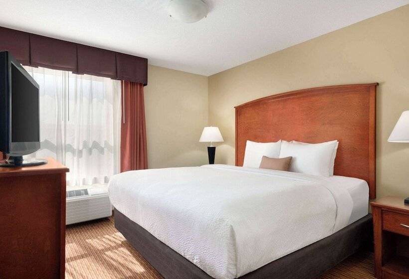Люкс, Days Inn & Suites By Wyndham Sherwood Park Edmonton