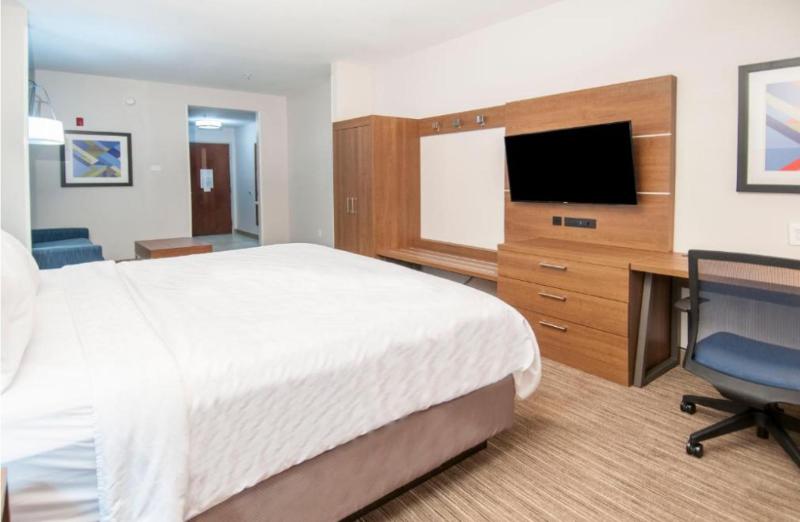 장애인을 위한 킹사이즈 침대 스탠다드 룸, Holiday Inn Express Hotel & Suites Biloxi  Ocean Springs, An Ihg