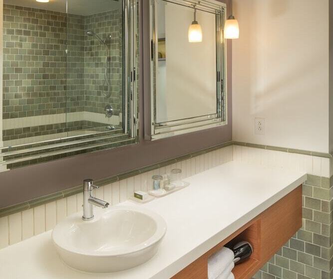 اتاق استاندارد با 2 تخت دوبل, Indigo Asheville Downtown, An Ihg