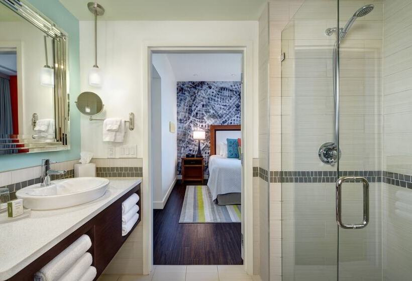 سوئیت پنت هاوس, Indigo Asheville Downtown, An Ihg