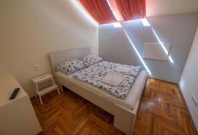 Quarto Estandar, Pater Apartments And Rooms