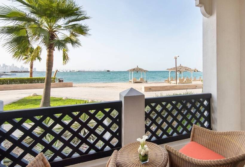 اتاق لوکس با چشم‌انداز استخر, Sharq Village & Spa, A Ritzcarlton