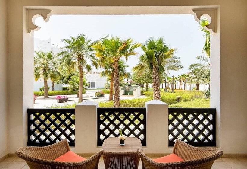 اتاق لوکس با چشم‌انداز استخر, Sharq Village & Spa, A Ritzcarlton