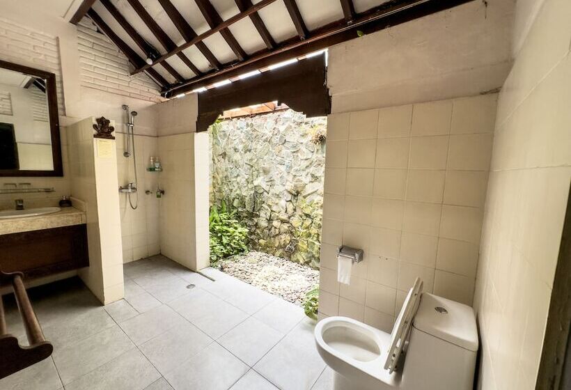 Семейный Номер, Alam Sari Hotel Keliki