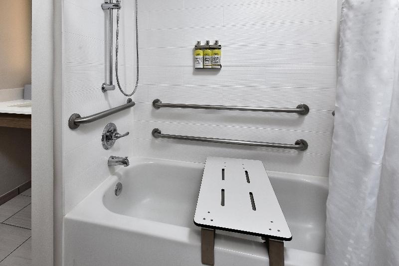 장애인을 위한 킹사이즈 침대 스탠다드 룸, Holiday Inn Express Richmond I 64 Short Pump Area, An Ihg