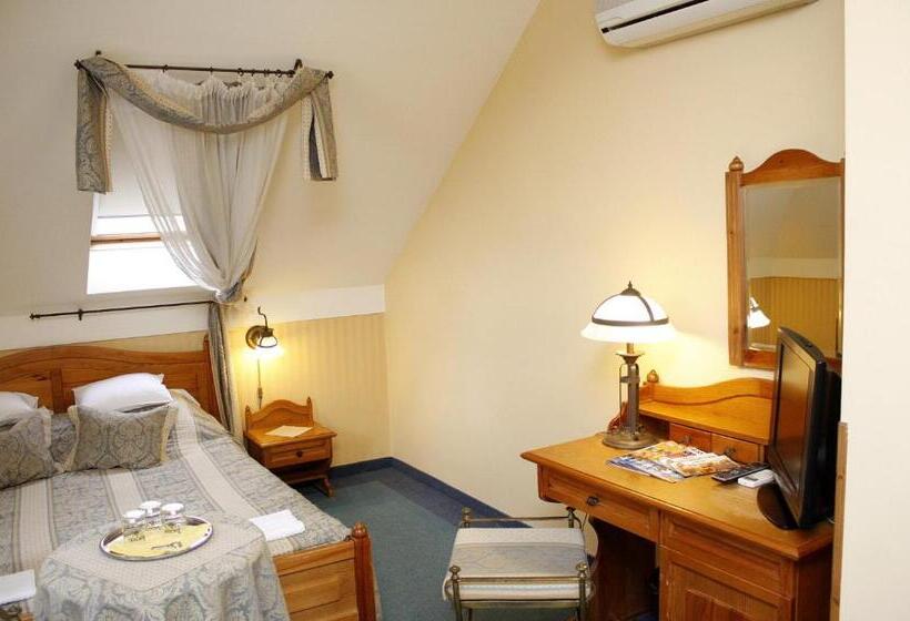 标准三人间, Lévay Villa