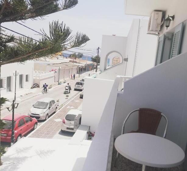 اتاق اساندارد با چشم‌انداز جانبی به دریا, Lefkothea