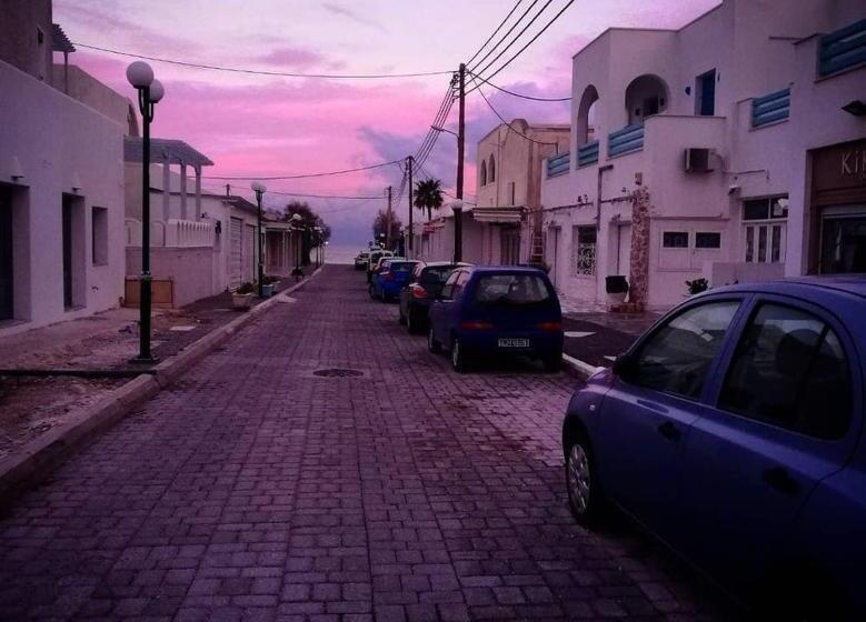 اتاق اساندارد با چشم‌انداز جانبی به دریا, Lefkothea