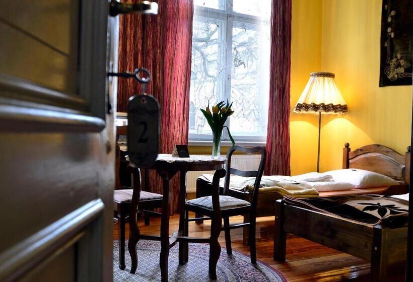 Номер Стандарт Трехместный, Hostel, Pokoje Gościnne Mleczarnia   Ozonowane