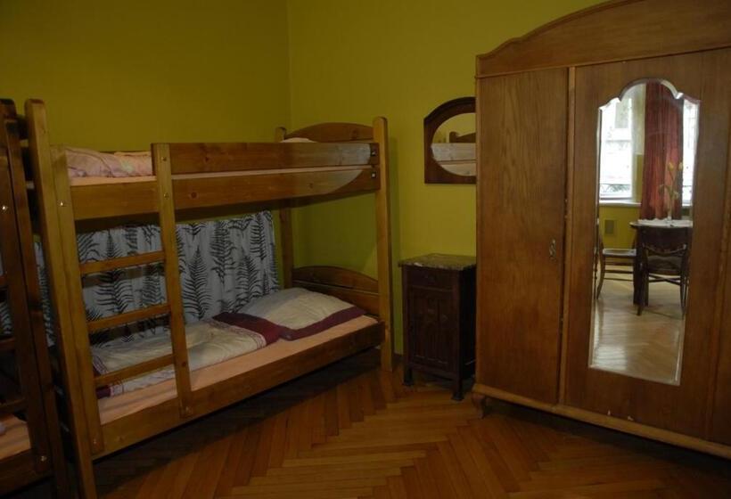 Кровать в Общей Комнате, Hostel, Pokoje Gościnne Mleczarnia   Ozonowane