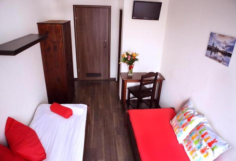 غرفة قياسية فردية, Royal Hostel