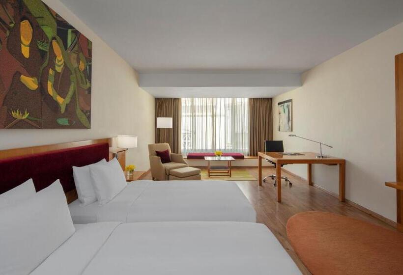 Номер Superior, Radisson Blu Plaza Hotel Hyderabad Banjara Hills