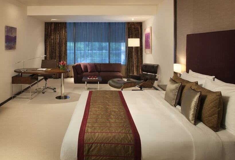 Номер бизнес-класса, Radisson Blu Plaza Hotel Hyderabad Banjara Hills