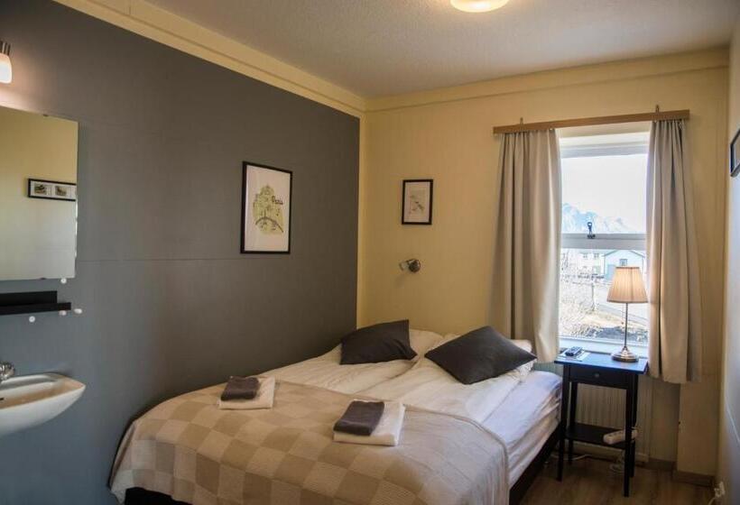 اتاق پایه با سرویس بهداشتی مشترک, Guesthouse Hvammur