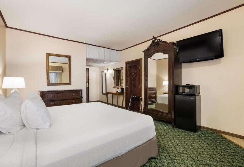 Номер Стандарт Кровать Кинг Адаптированный для Инвалидов, Chateau Big Bear Boutique Hotel, Bw Signature Collection
