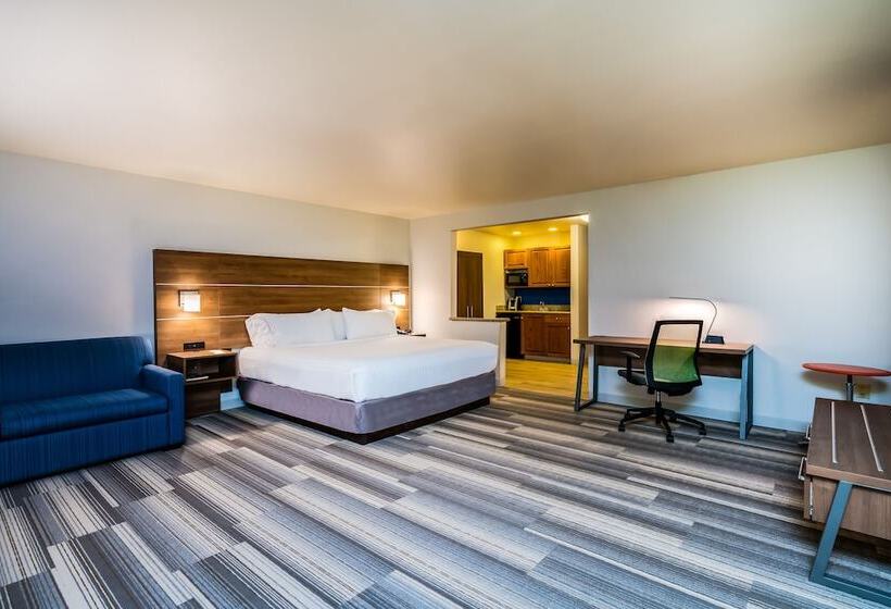 Люкс, Holiday Inn Express & Suites Rocky Mount Smith Mountain Lake, An Ihg