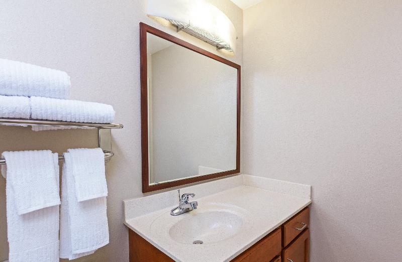 سوئیت با تخت بزرگ, Candlewood Suites Owasso, An Ihg
