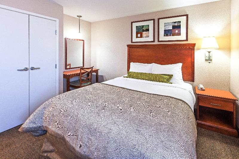 سوئیت برای معلولان, Candlewood Suites Owasso, An Ihg