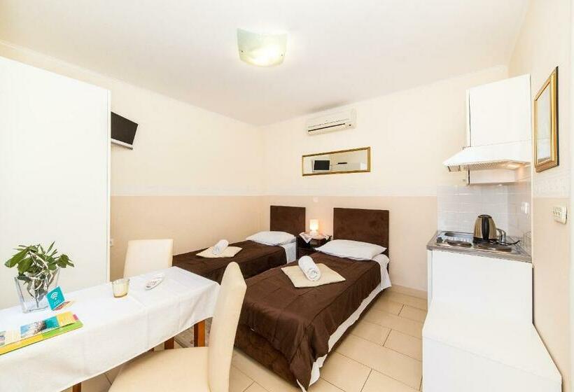 استودیو استاندارد با تراس, Apartments & Rooms Buble