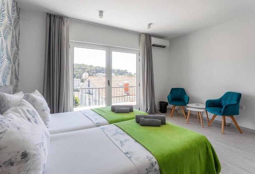 اتاق استاندارد با چشم‌انداز دریا, Hostel Villa Skansi