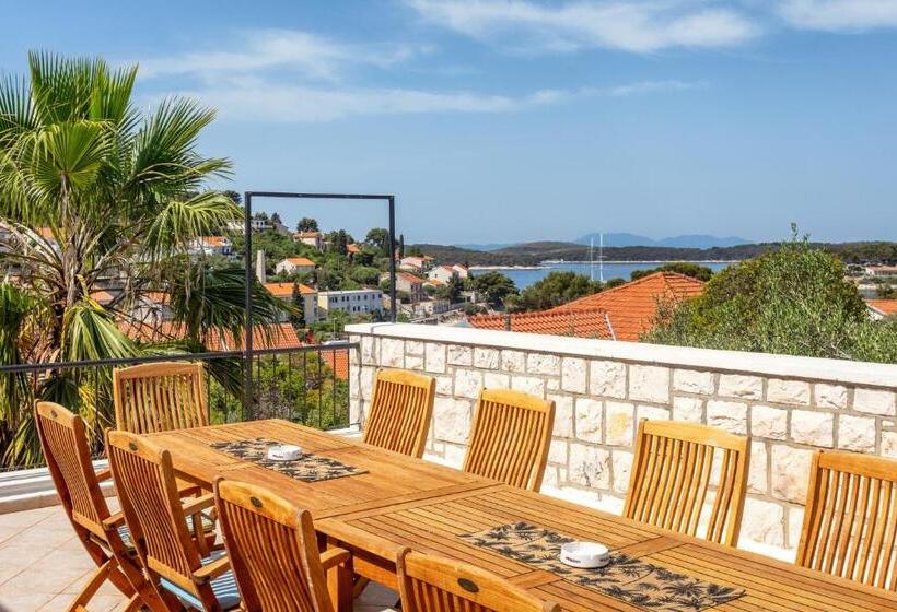 اتاق استاندارد با چشم‌انداز دریا, Hostel Villa Skansi