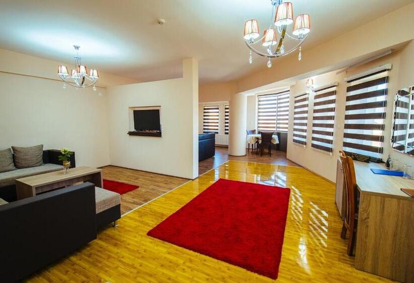 سوییت جونیور لوکس, Kristal Palas