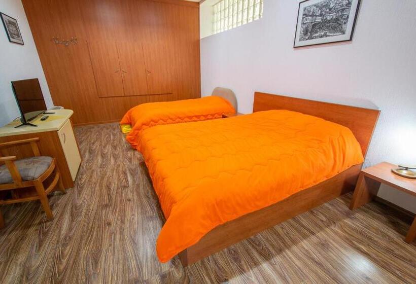Economy Triple Room, Kristal Palas