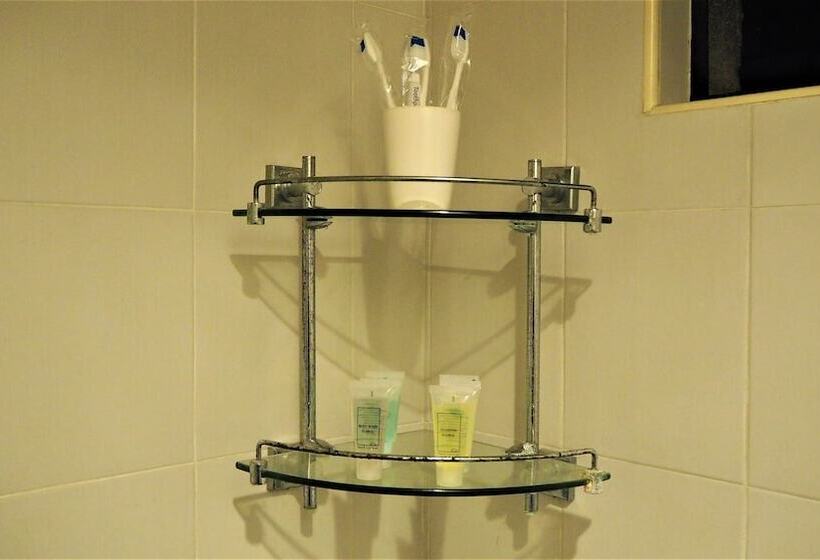 اتاق لوکس سه تخته, Leo Palace Hotel