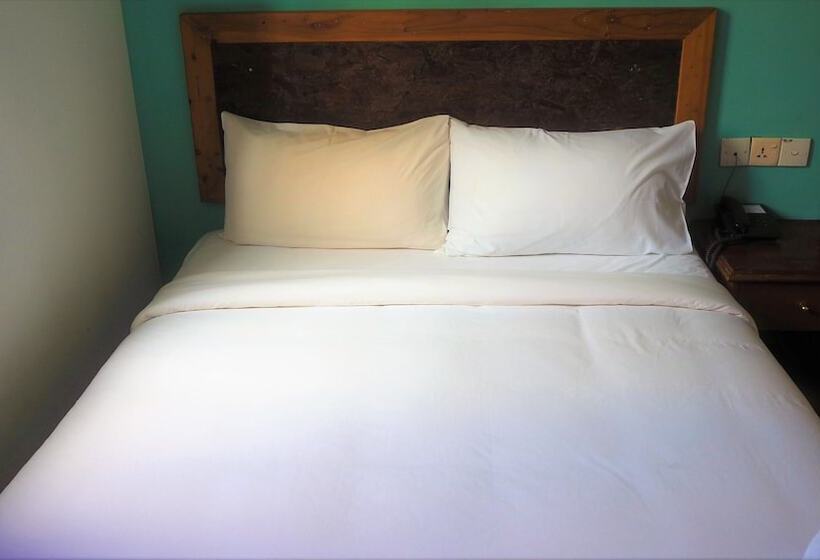 اتاق لوکس سه تخته, Leo Palace Hotel