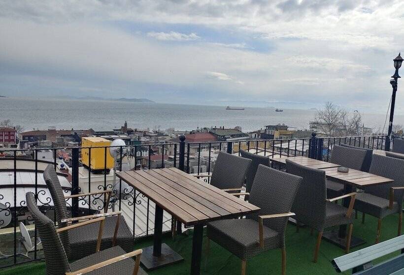 تختخواب در اتاق مشترک, Antique Hostel
