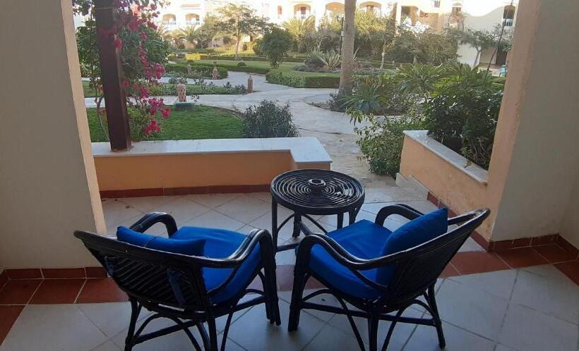 اتاق سوپریور با چشم‌انداز باغ, Concorde Moreen Beach Resort
