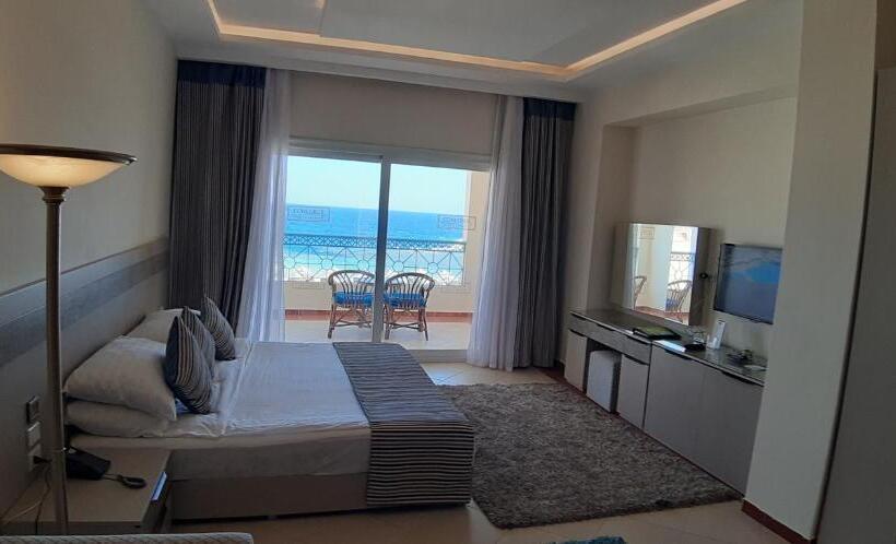 اتاق لوکس خانوادگی, Concorde Moreen Beach Resort