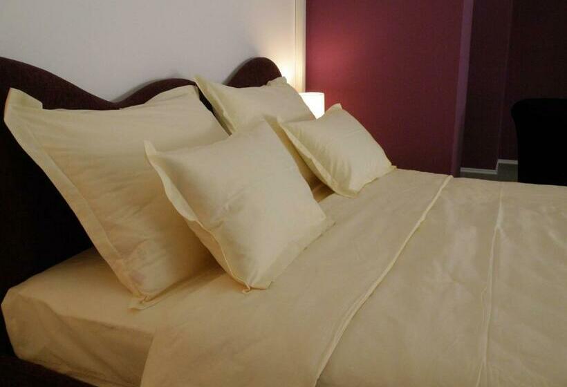 اتاق لوکس, Garni Hotel Biser