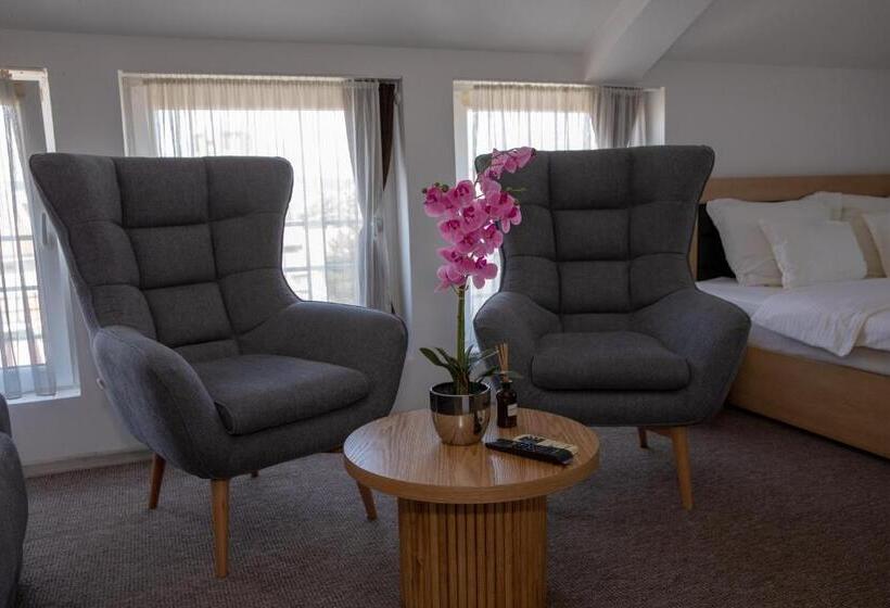 اتاق لوکس, Garni Hotel Biser