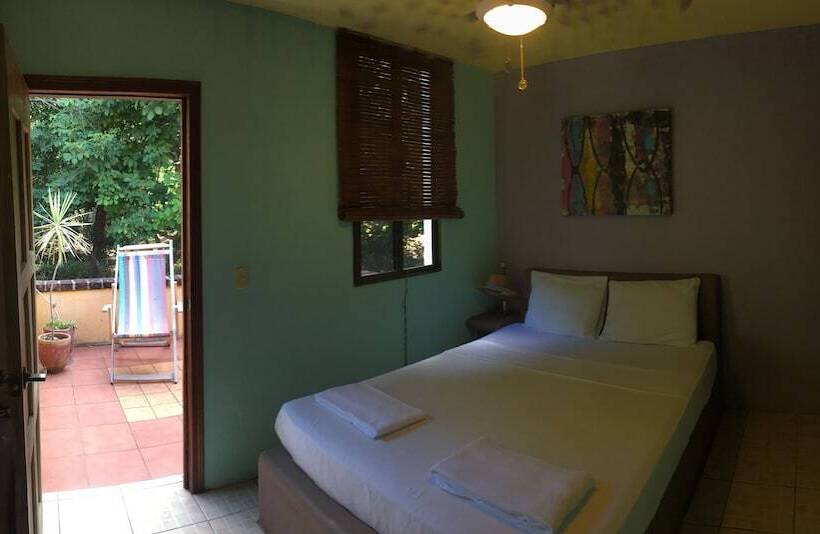 Quarto Triplo Economy, El Jardin