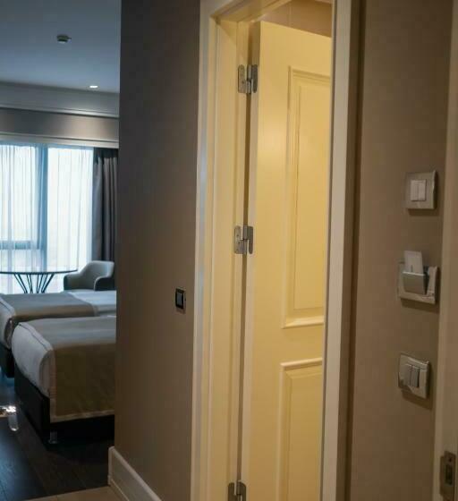 اتاق سوپریور با چشم‌انداز شهر, Windsor Hotel & Convention Center Istanbul