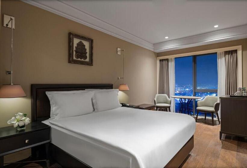 اتاق سوپریور با چشم‌انداز شهر, Windsor Hotel & Convention Center Istanbul